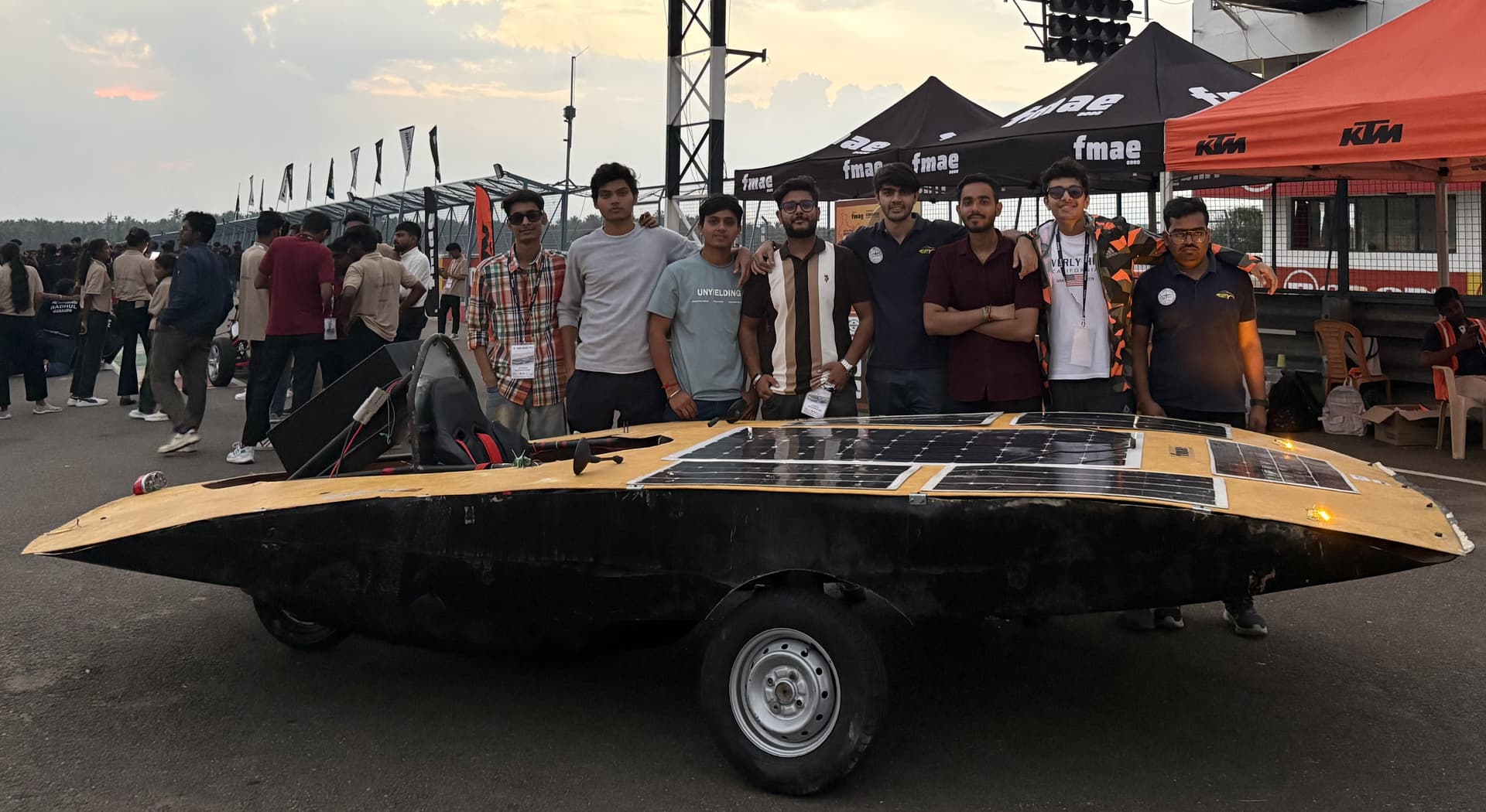 Arka team working on chassis